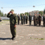Командир 1 отделения А.В. Есин сдает рапорт начальнику сборов Б.Ф. Каманову - Вачская газета